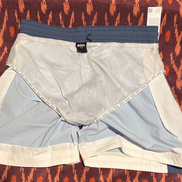 BOSS
Remy Color Block 5.3" Swim Trunks (NWOT) - Picture 16 of 16